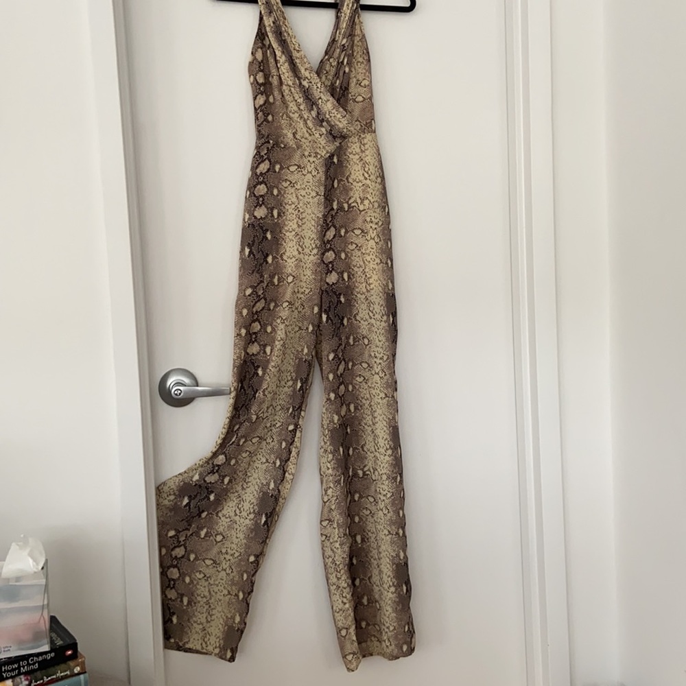 Animal python print jumpsuit - Picture 3 of 6
